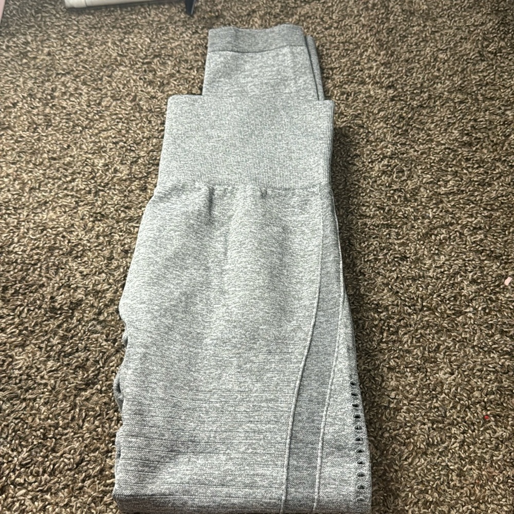 gray leggings
